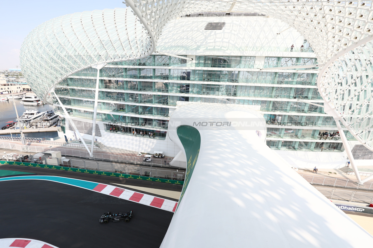 GP ABU DHABI, George Russell (GBR) Mercedes AMG F1 W14.

24.11.2023. Formula 1 World Championship, Rd 23, Abu Dhabi Grand Prix, Yas Marina Circuit, Abu Dhabi, Practice Day.

- www.xpbimages.com, EMail: requests@xpbimages.com © Copyright: Moy / XPB Images