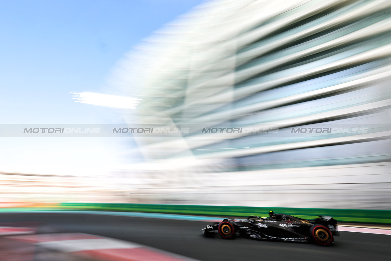 GP ABU DHABI, Zhou Guanyu (CHN) Alfa Romeo F1 Team C43.

24.11.2023. Formula 1 World Championship, Rd 23, Abu Dhabi Grand Prix, Yas Marina Circuit, Abu Dhabi, Practice Day.

- www.xpbimages.com, EMail: requests@xpbimages.com © Copyright: Charniaux / XPB Images