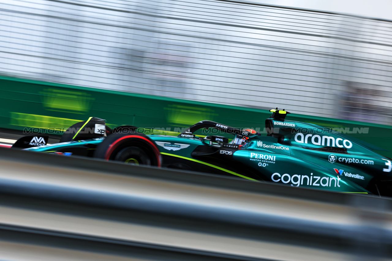 GP ABU DHABI, Felipe Drugovich (BRA) Aston Martin F1 Team AMR23, Reserve e Development Programme Driver.



24.11.2023. Formula 1 World Championship, Rd 23, Abu Dhabi Grand Prix, Yas Marina Circuit, Abu Dhabi, Practice Day.

- www.xpbimages.com, EMail: requests@xpbimages.com © Copyright: Charniaux / XPB Images