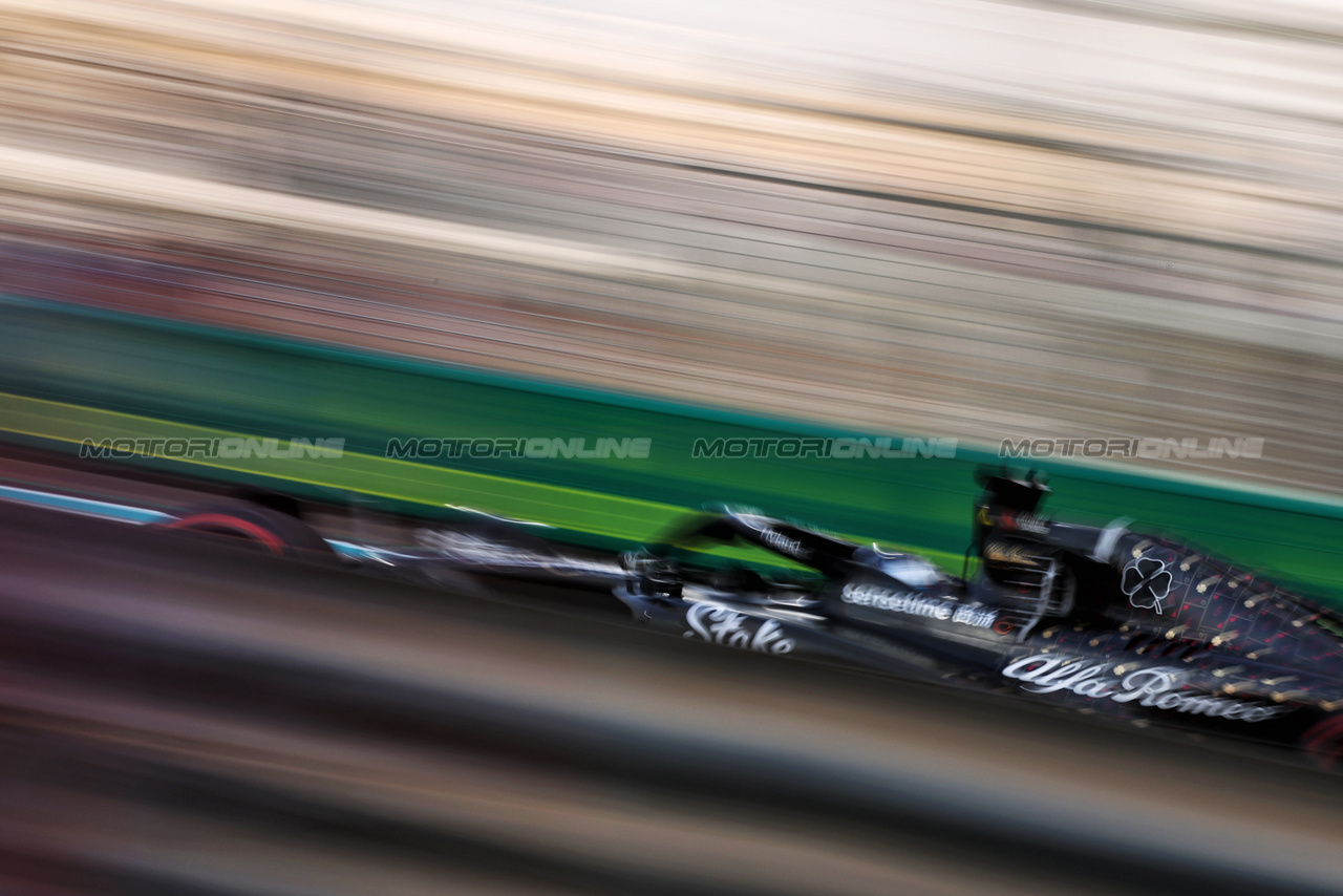 GP ABU DHABI, Valtteri Bottas (FIN) Alfa Romeo F1 Team C43.

24.11.2023. Formula 1 World Championship, Rd 23, Abu Dhabi Grand Prix, Yas Marina Circuit, Abu Dhabi, Practice Day.

- www.xpbimages.com, EMail: requests@xpbimages.com © Copyright: Charniaux / XPB Images