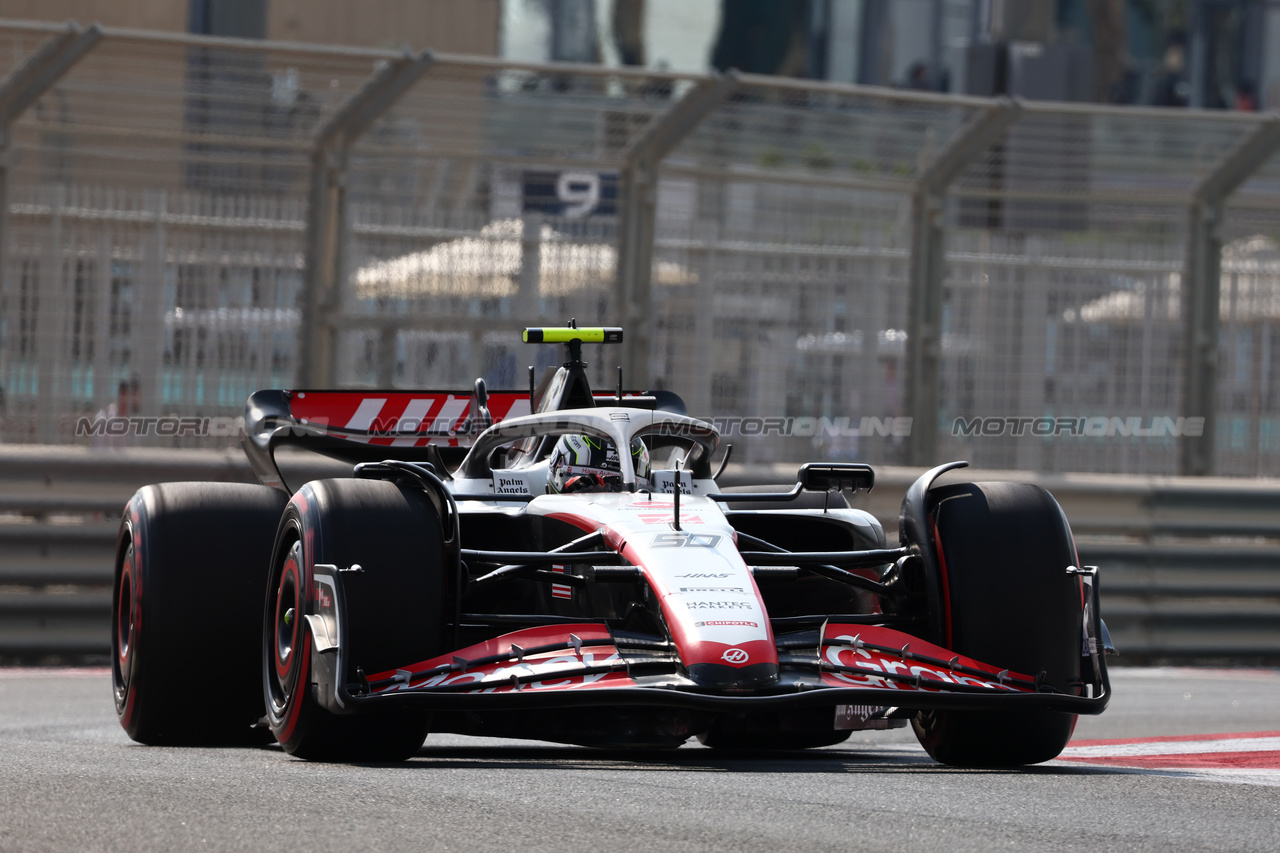 GP ABU DHABI, Oliver Bearman (GBR) Haas VF-23 Test Driver.

24.11.2023. Formula 1 World Championship, Rd 23, Abu Dhabi Grand Prix, Yas Marina Circuit, Abu Dhabi, Practice Day.

 - www.xpbimages.com, EMail: requests@xpbimages.com © Copyright: Coates / XPB Images