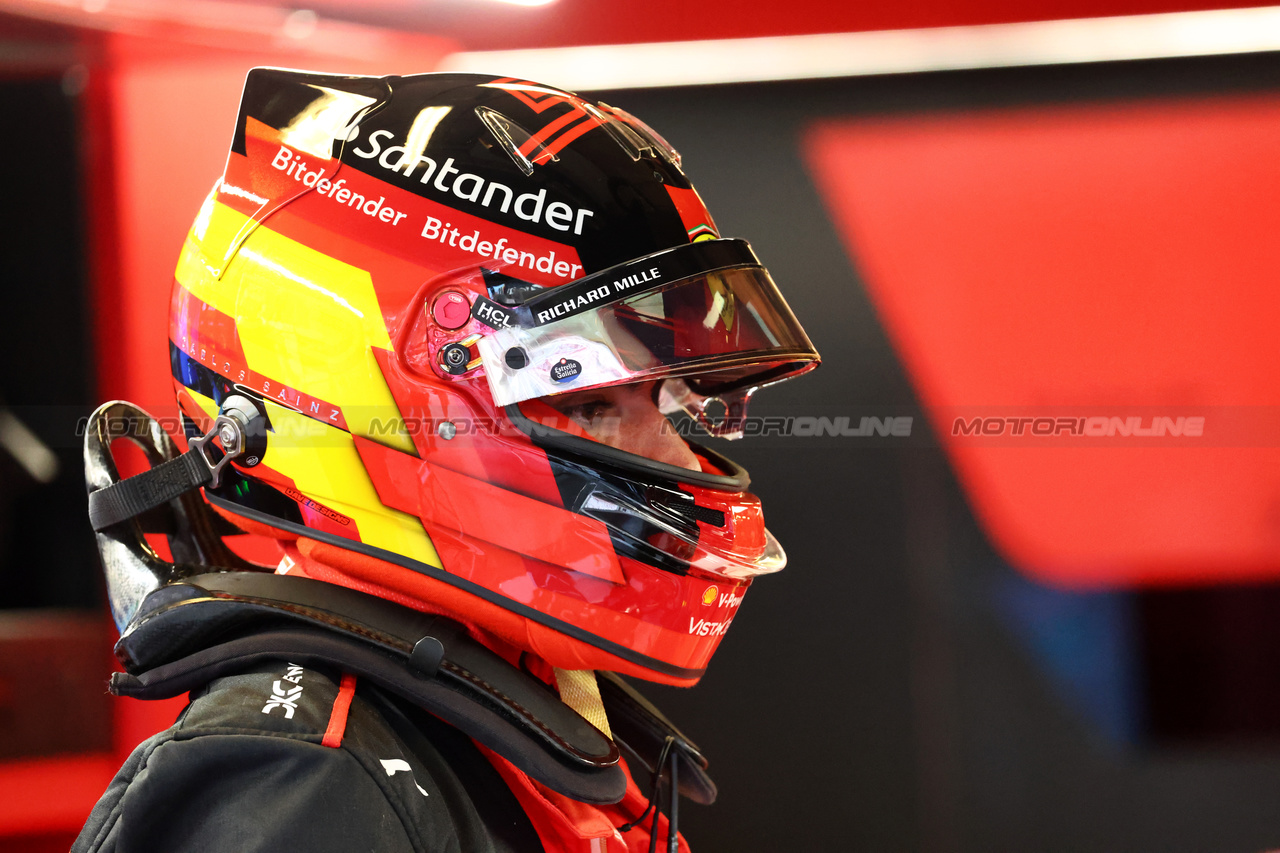 GP ABU DHABI, Carlos Sainz Jr (ESP) Ferrari.

24.11.2023. Formula 1 World Championship, Rd 23, Abu Dhabi Grand Prix, Yas Marina Circuit, Abu Dhabi, Practice Day.

- www.xpbimages.com, EMail: requests@xpbimages.com © Copyright: Batchelor / XPB Images