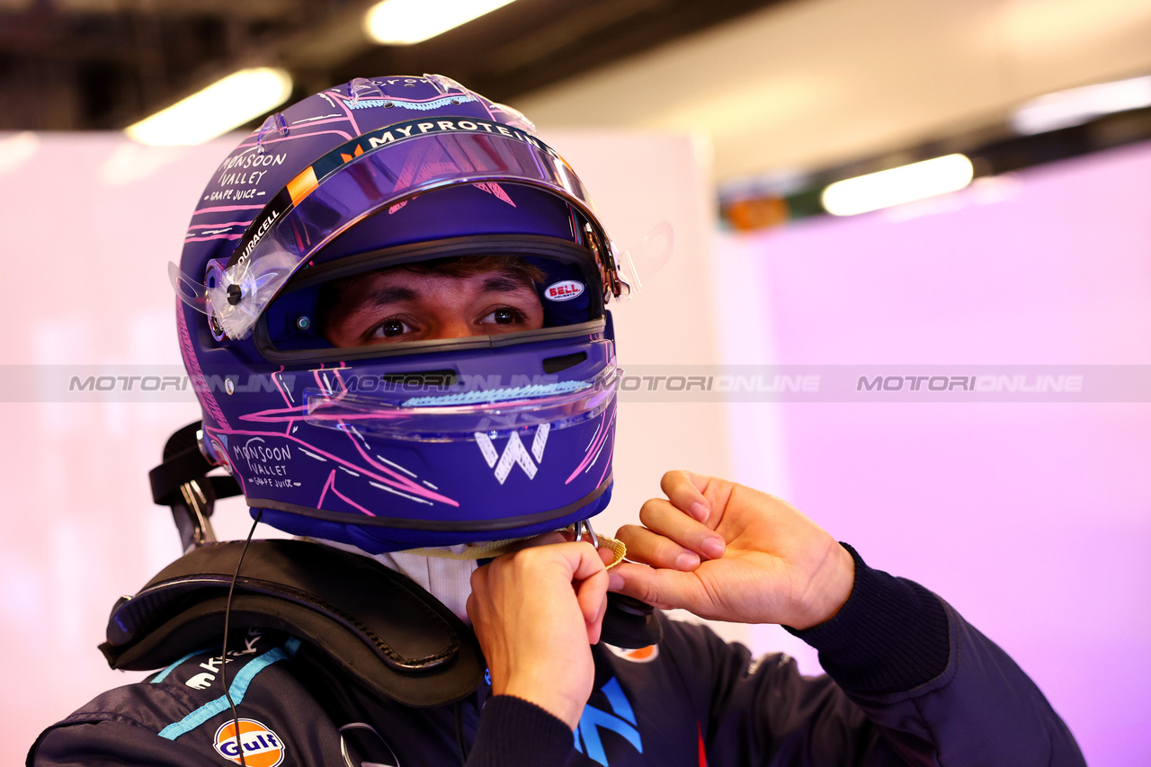 GP ABU DHABI, Alexander Albon (THA) Williams Racing.

24.11.2023. Formula 1 World Championship, Rd 23, Abu Dhabi Grand Prix, Yas Marina Circuit, Abu Dhabi, Practice Day.

- www.xpbimages.com, EMail: requests@xpbimages.com © Copyright: Batchelor / XPB Images