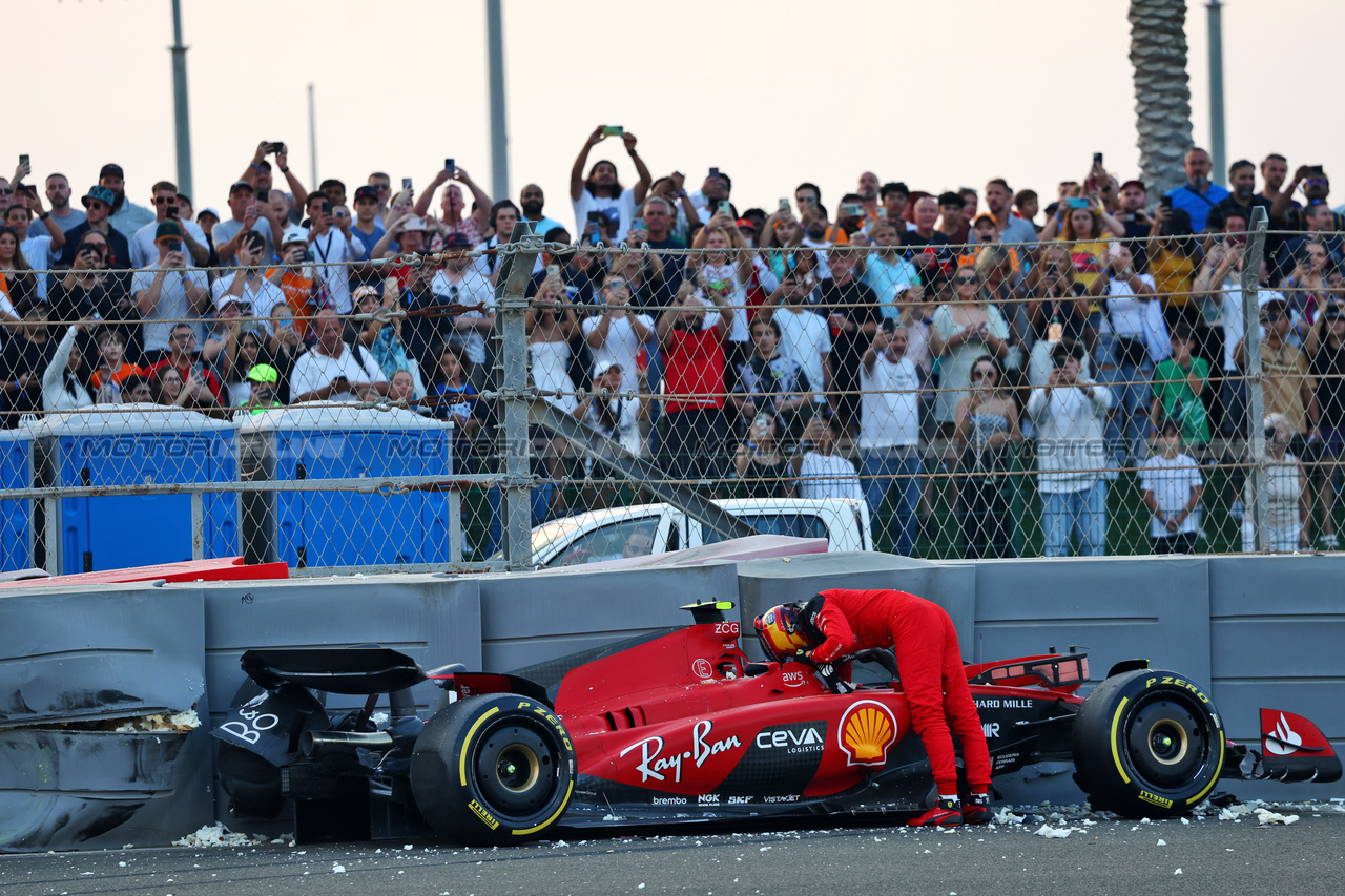 GP ABU DHABI, Carlos Sainz Jr (ESP) Ferrari SF-23 crashed in the second practice session.

24.11.2023. Formula 1 World Championship, Rd 23, Abu Dhabi Grand Prix, Yas Marina Circuit, Abu Dhabi, Practice Day.

- www.xpbimages.com, EMail: requests@xpbimages.com © Copyright: Charniaux / XPB Images
