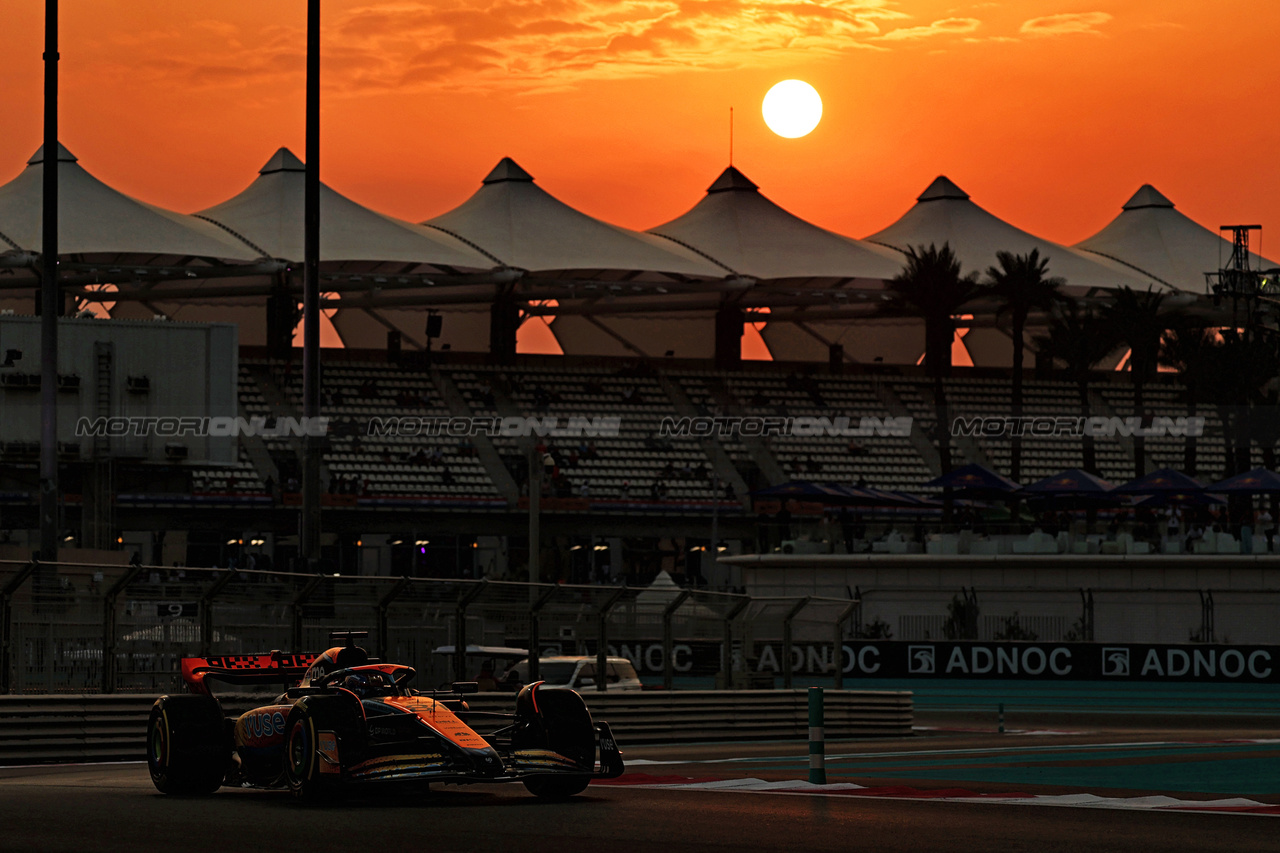 GP ABU DHABI, Oscar Piastri (AUS) McLaren MCL60.

24.11.2023. Formula 1 World Championship, Rd 23, Abu Dhabi Grand Prix, Yas Marina Circuit, Abu Dhabi, Practice Day.

- www.xpbimages.com, EMail: requests@xpbimages.com © Copyright: Moy / XPB Images
