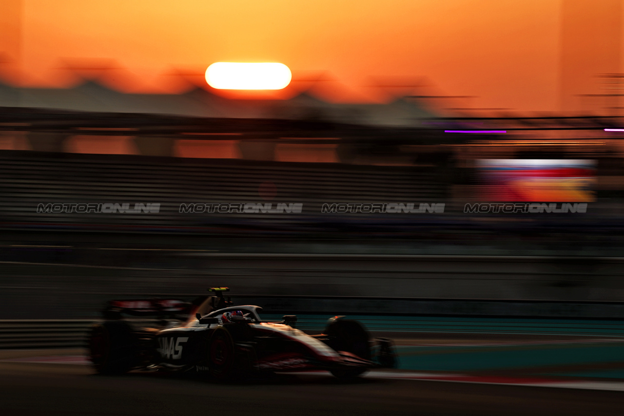 GP ABU DHABI, Nico Hulkenberg (GER) Haas VF-23.

24.11.2023. Formula 1 World Championship, Rd 23, Abu Dhabi Grand Prix, Yas Marina Circuit, Abu Dhabi, Practice Day.

- www.xpbimages.com, EMail: requests@xpbimages.com © Copyright: Moy / XPB Images