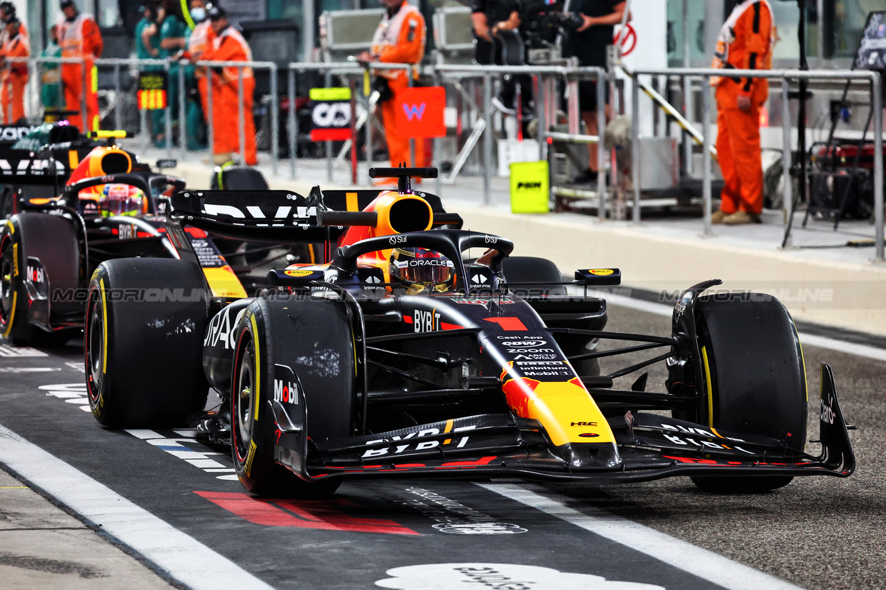 GP ABU DHABI, Max Verstappen (NLD) Red Bull Racing RB19 leaves the pits.

24.11.2023. Formula 1 World Championship, Rd 23, Abu Dhabi Grand Prix, Yas Marina Circuit, Abu Dhabi, Practice Day.

- www.xpbimages.com, EMail: requests@xpbimages.com © Copyright: Batchelor / XPB Images