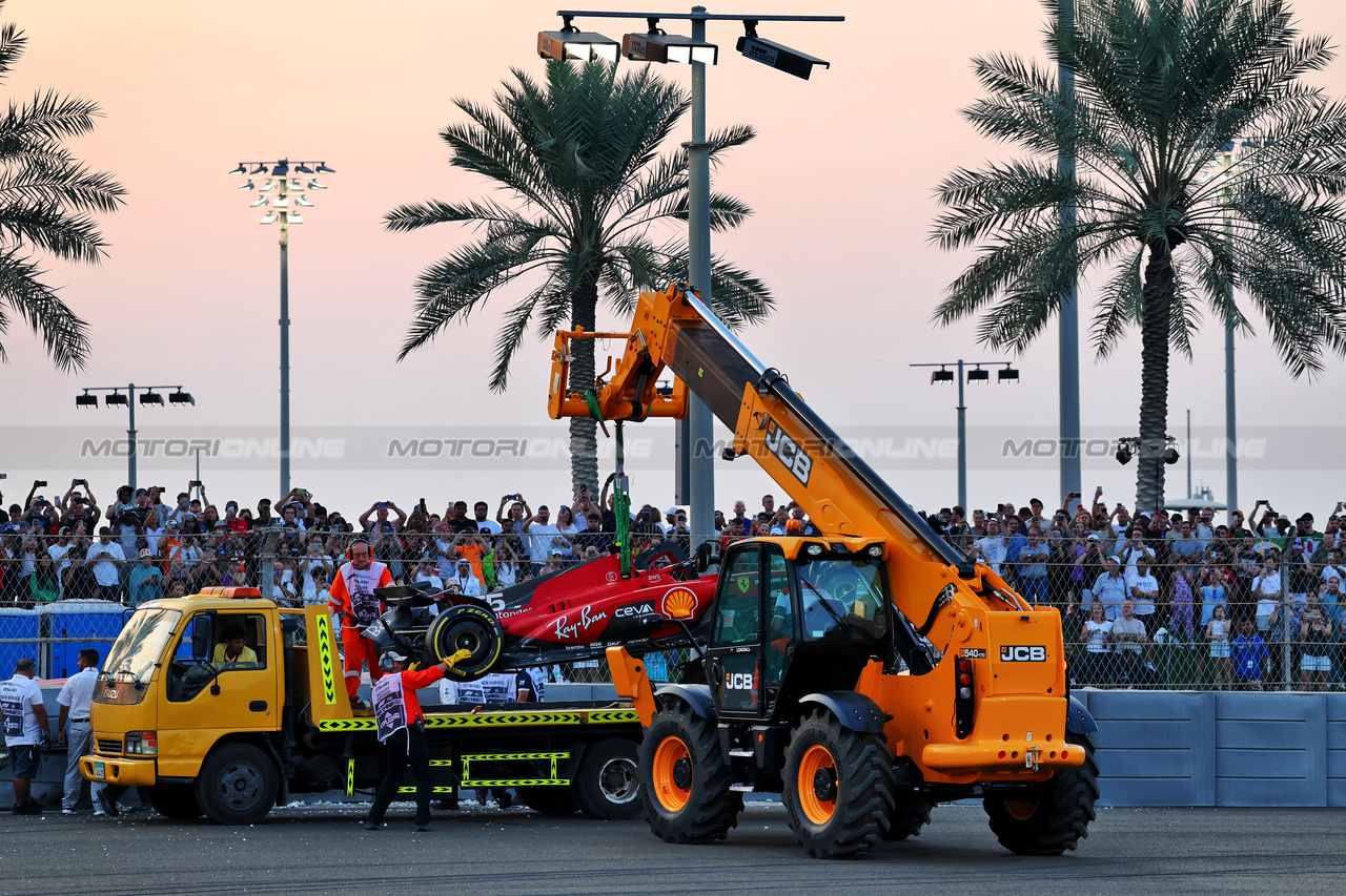 GP ABU DHABI, Carlos Sainz Jr (ESP) Ferrari SF-23 crashed in the second practice session.

24.11.2023. Formula 1 World Championship, Rd 23, Abu Dhabi Grand Prix, Yas Marina Circuit, Abu Dhabi, Practice Day.

- www.xpbimages.com, EMail: requests@xpbimages.com © Copyright: Charniaux / XPB Images
