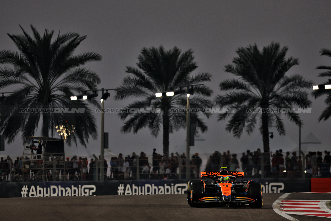 GP ABU DHABI, Lando Norris (GBR) McLaren MCL60.

24.11.2023. Formula 1 World Championship, Rd 23, Abu Dhabi Grand Prix, Yas Marina Circuit, Abu Dhabi, Practice Day.

 - www.xpbimages.com, EMail: requests@xpbimages.com © Copyright: Coates / XPB Images