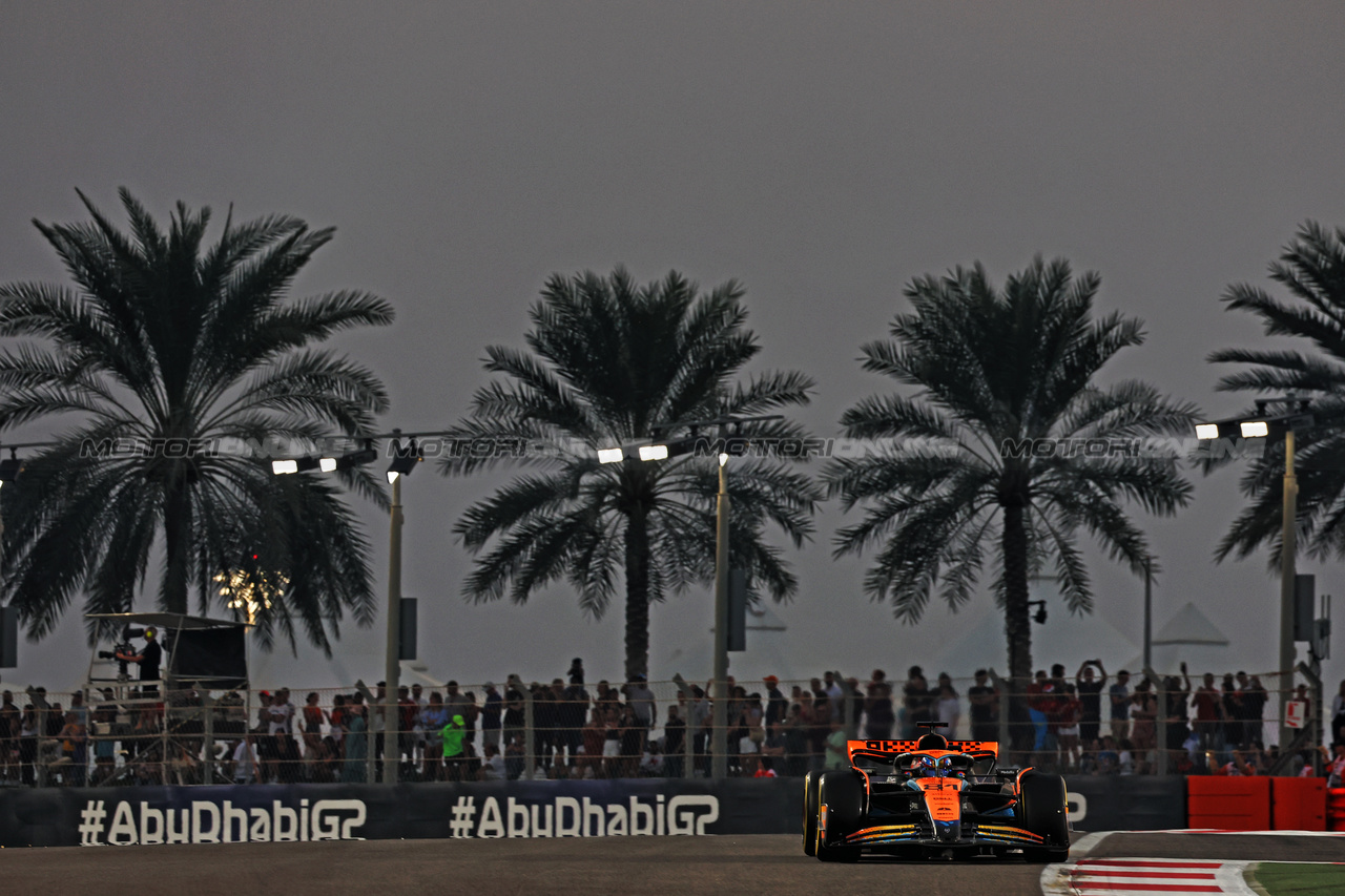 GP ABU DHABI, Oscar Piastri (AUS) McLaren MCL60.

24.11.2023. Formula 1 World Championship, Rd 23, Abu Dhabi Grand Prix, Yas Marina Circuit, Abu Dhabi, Practice Day.

 - www.xpbimages.com, EMail: requests@xpbimages.com © Copyright: Coates / XPB Images