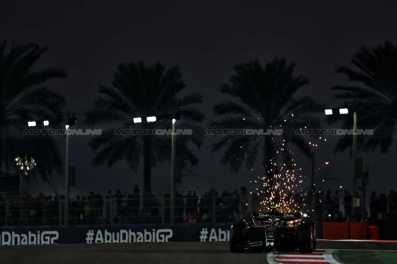 GP ABU DHABI, Zhou Guanyu (CHN) Alfa Romeo F1 Team C43 sends sparks flying.

24.11.2023. Formula 1 World Championship, Rd 23, Abu Dhabi Grand Prix, Yas Marina Circuit, Abu Dhabi, Practice Day.

 - www.xpbimages.com, EMail: requests@xpbimages.com © Copyright: Coates / XPB Images