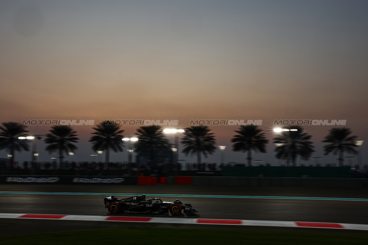 GP ABU DHABI, Guanyu Zhou (CHI), Alfa Romeo Racing 
24.11.2023. Formula 1 World Championship, Rd 23, Abu Dhabi Grand Prix, Yas Marina Circuit, Abu Dhabi, Practice Day.
- www.xpbimages.com, EMail: requests@xpbimages.com © Copyright: Charniaux / XPB Images