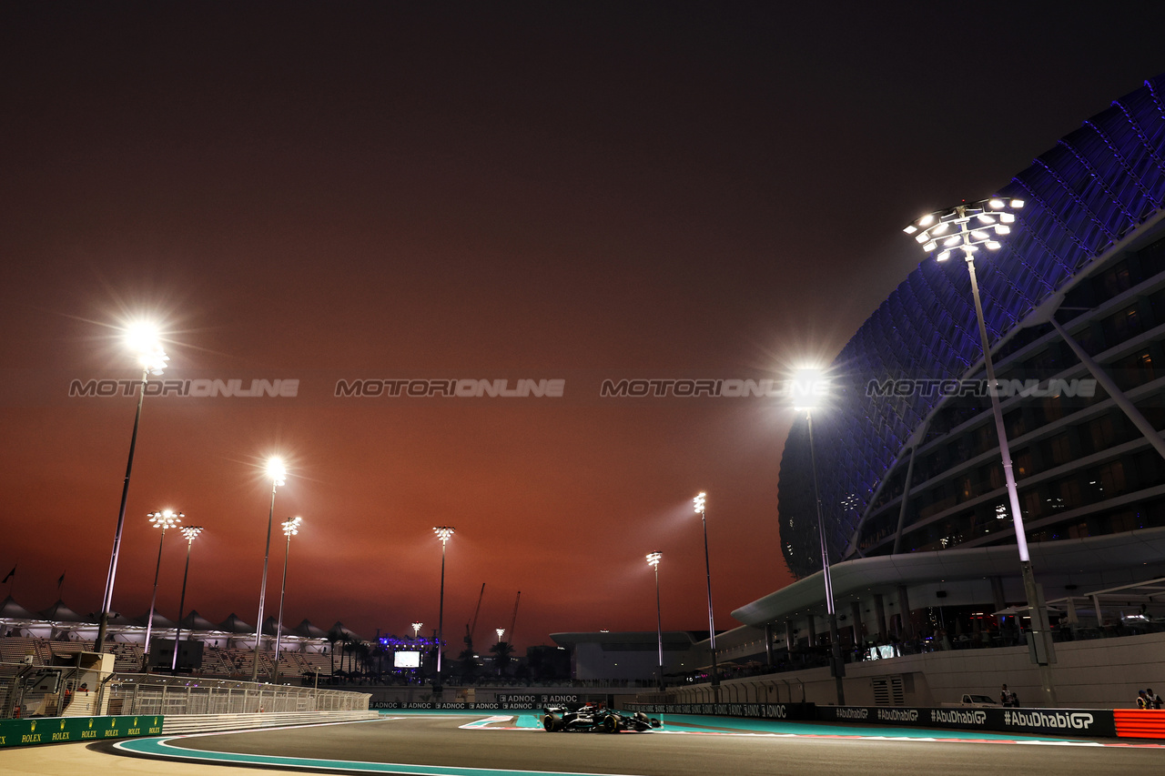 GP ABU DHABI, George Russell (GBR) Mercedes AMG F1 W14.

24.11.2023. Formula 1 World Championship, Rd 23, Abu Dhabi Grand Prix, Yas Marina Circuit, Abu Dhabi, Practice Day.

- www.xpbimages.com, EMail: requests@xpbimages.com © Copyright: Moy / XPB Images
