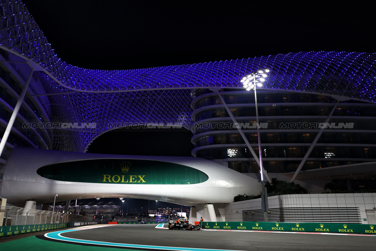 GP ABU DHABI, Zhou Guanyu (CHN) Alfa Romeo F1 Team C43.

24.11.2023. Formula 1 World Championship, Rd 23, Abu Dhabi Grand Prix, Yas Marina Circuit, Abu Dhabi, Practice Day.

- www.xpbimages.com, EMail: requests@xpbimages.com © Copyright: Moy / XPB Images