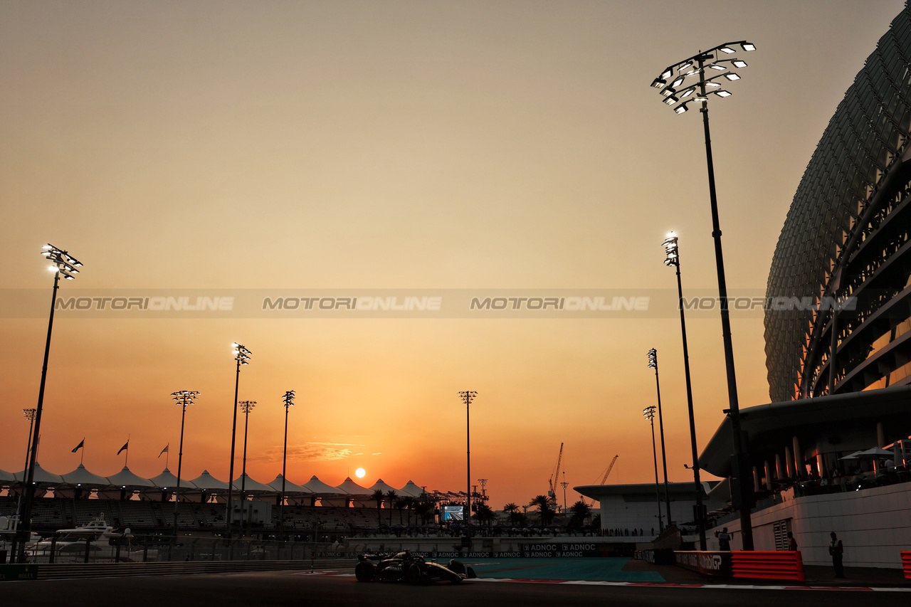GP ABU DHABI, George Russell (GBR) Mercedes AMG F1 W14.

24.11.2023. Formula 1 World Championship, Rd 23, Abu Dhabi Grand Prix, Yas Marina Circuit, Abu Dhabi, Practice Day.

- www.xpbimages.com, EMail: requests@xpbimages.com © Copyright: Moy / XPB Images