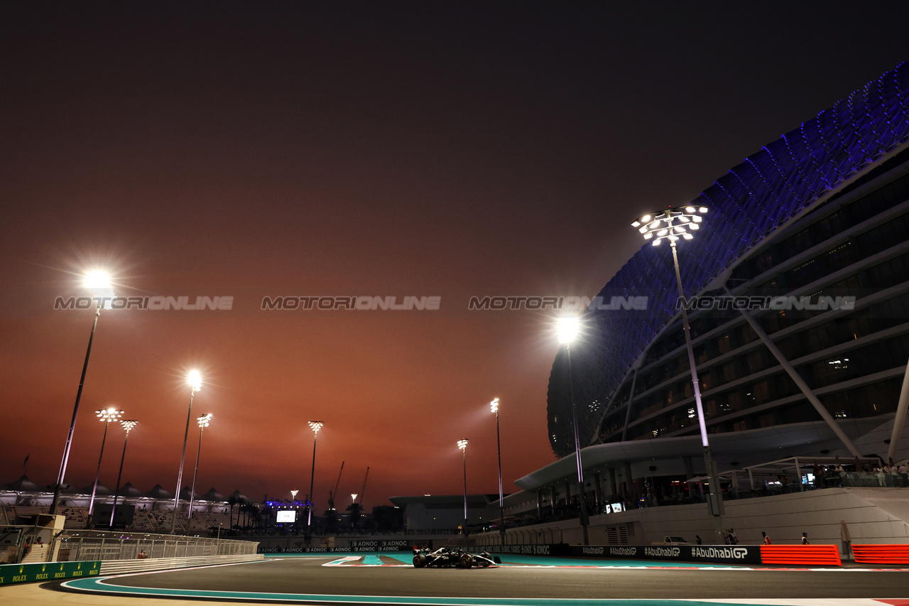 GP ABU DHABI, Valtteri Bottas (FIN) Alfa Romeo F1 Team C43.

24.11.2023. Formula 1 World Championship, Rd 23, Abu Dhabi Grand Prix, Yas Marina Circuit, Abu Dhabi, Practice Day.

- www.xpbimages.com, EMail: requests@xpbimages.com © Copyright: Moy / XPB Images