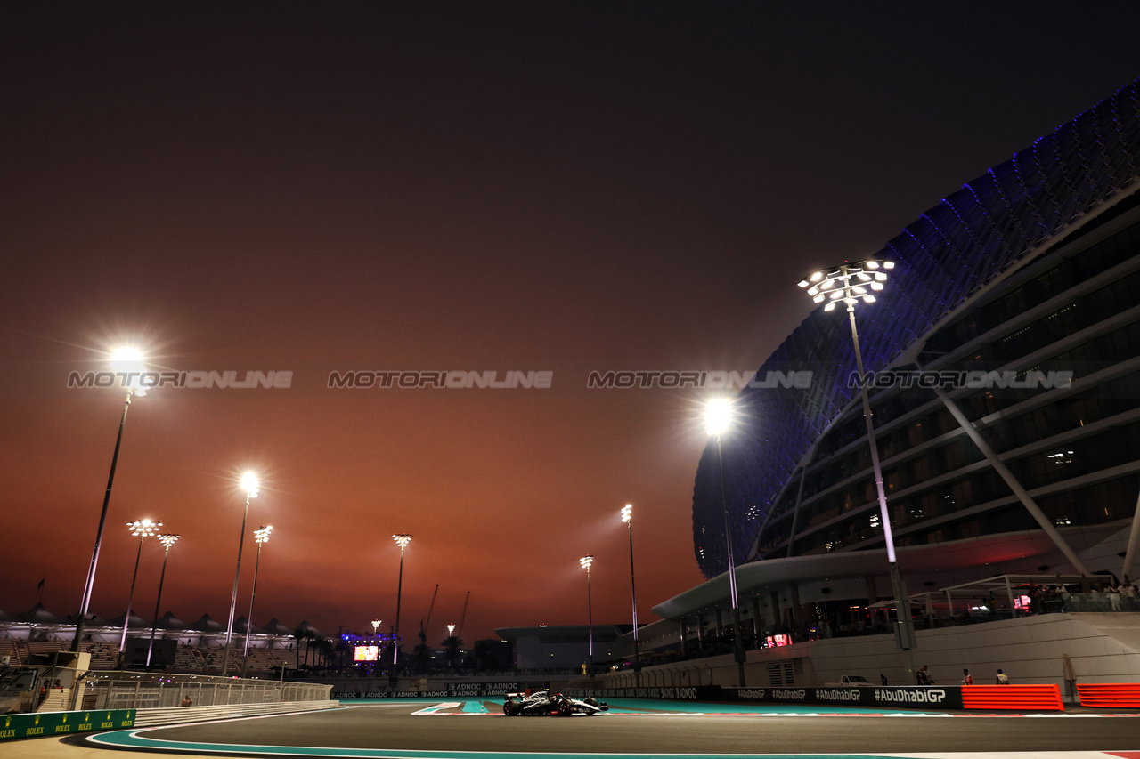 GP ABU DHABI, Yuki Tsunoda (JPN) AlphaTauri AT04.

24.11.2023. Formula 1 World Championship, Rd 23, Abu Dhabi Grand Prix, Yas Marina Circuit, Abu Dhabi, Practice Day.

- www.xpbimages.com, EMail: requests@xpbimages.com © Copyright: Moy / XPB Images
