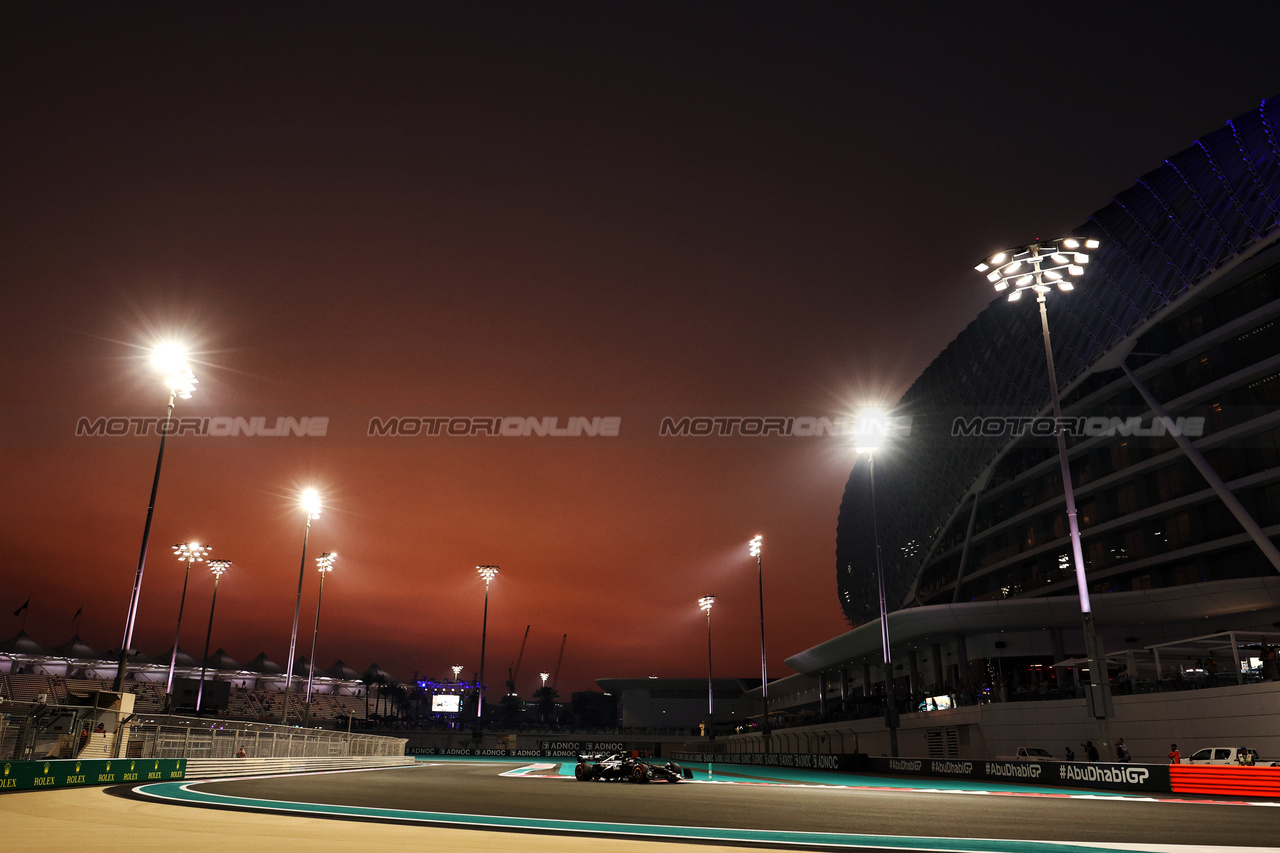 GP ABU DHABI, Zhou Guanyu (CHN) Alfa Romeo F1 Team C43.

24.11.2023. Formula 1 World Championship, Rd 23, Abu Dhabi Grand Prix, Yas Marina Circuit, Abu Dhabi, Practice Day.

- www.xpbimages.com, EMail: requests@xpbimages.com © Copyright: Moy / XPB Images