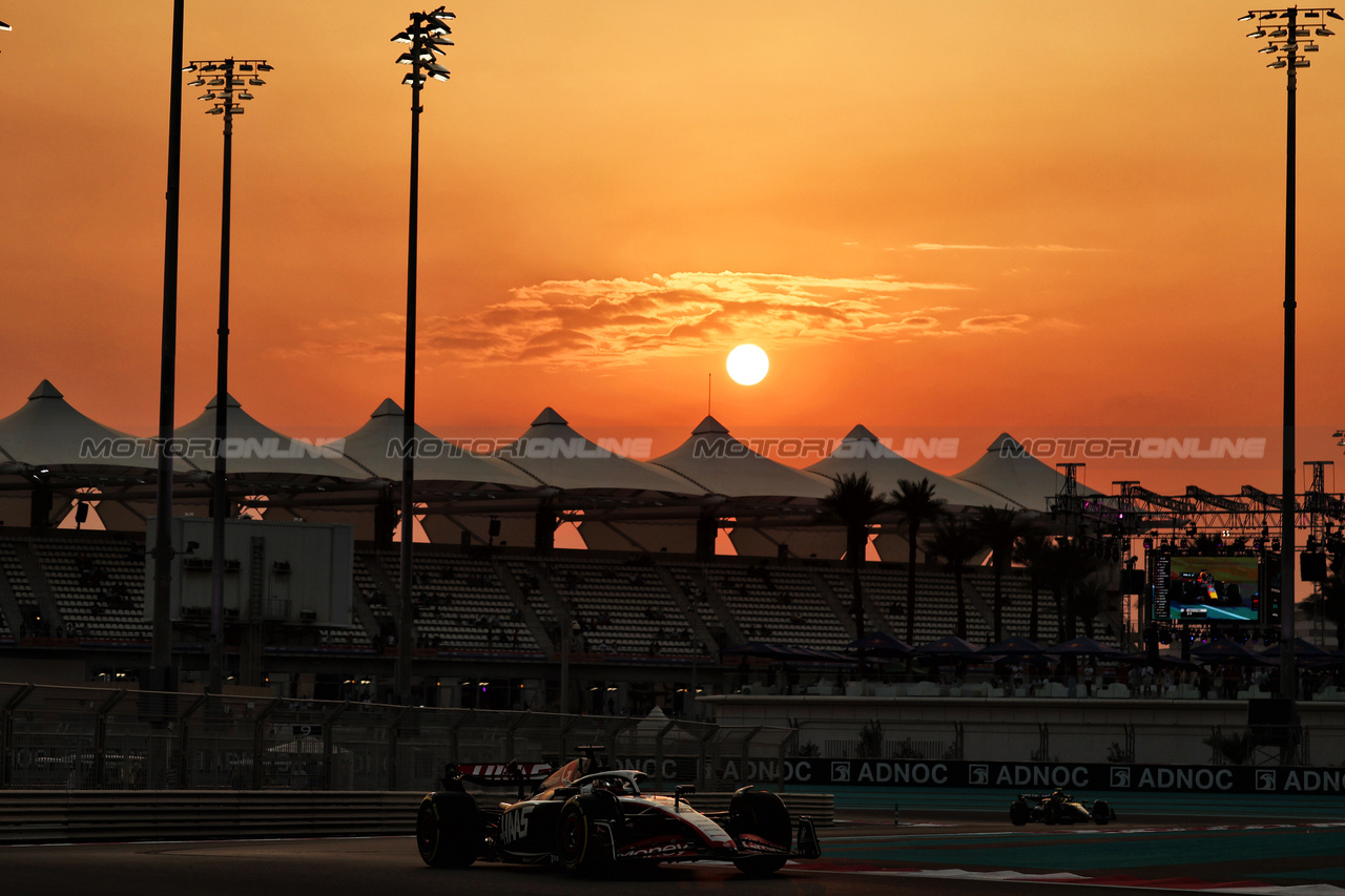 GP ABU DHABI, Kevin Magnussen (DEN) Haas VF-23.

24.11.2023. Formula 1 World Championship, Rd 23, Abu Dhabi Grand Prix, Yas Marina Circuit, Abu Dhabi, Practice Day.

- www.xpbimages.com, EMail: requests@xpbimages.com © Copyright: Moy / XPB Images