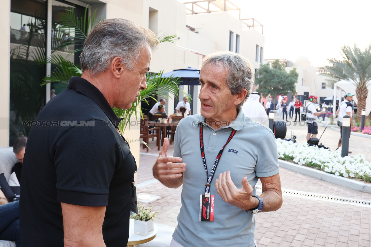 GP ABU DHABI, (L to R): Jean Alesi (FRA) with Alain Prost (FRA).

24.11.2023. Formula 1 World Championship, Rd 23, Abu Dhabi Grand Prix, Yas Marina Circuit, Abu Dhabi, Practice Day.

- www.xpbimages.com, EMail: requests@xpbimages.com © Copyright: Moy / XPB Images