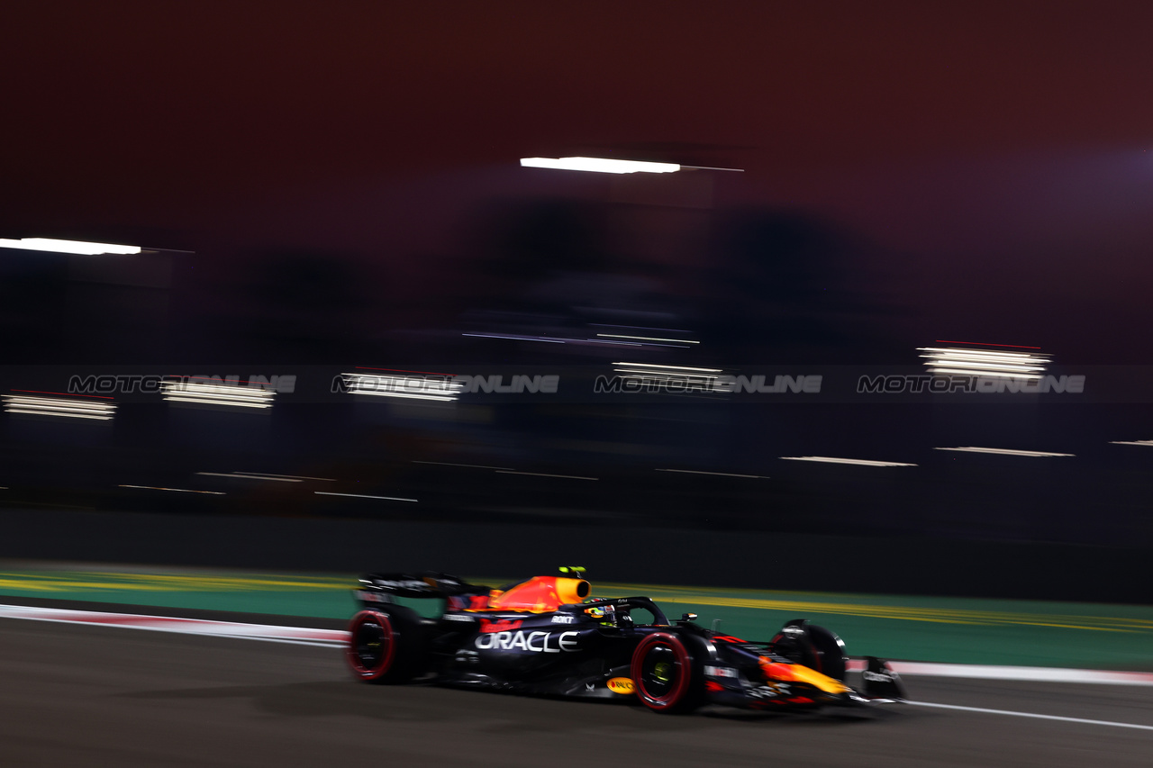 GP ABU DHABI, Sergio Perez (MEX) Red Bull Racing RB19.

24.11.2023. Formula 1 World Championship, Rd 23, Abu Dhabi Grand Prix, Yas Marina Circuit, Abu Dhabi, Practice Day.

 - www.xpbimages.com, EMail: requests@xpbimages.com © Copyright: Coates / XPB Images
