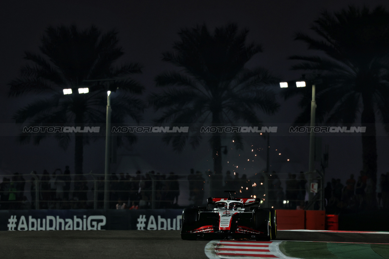GP ABU DHABI, Kevin Magnussen (DEN) Haas VF-23.

24.11.2023. Formula 1 World Championship, Rd 23, Abu Dhabi Grand Prix, Yas Marina Circuit, Abu Dhabi, Practice Day.

 - www.xpbimages.com, EMail: requests@xpbimages.com © Copyright: Coates / XPB Images