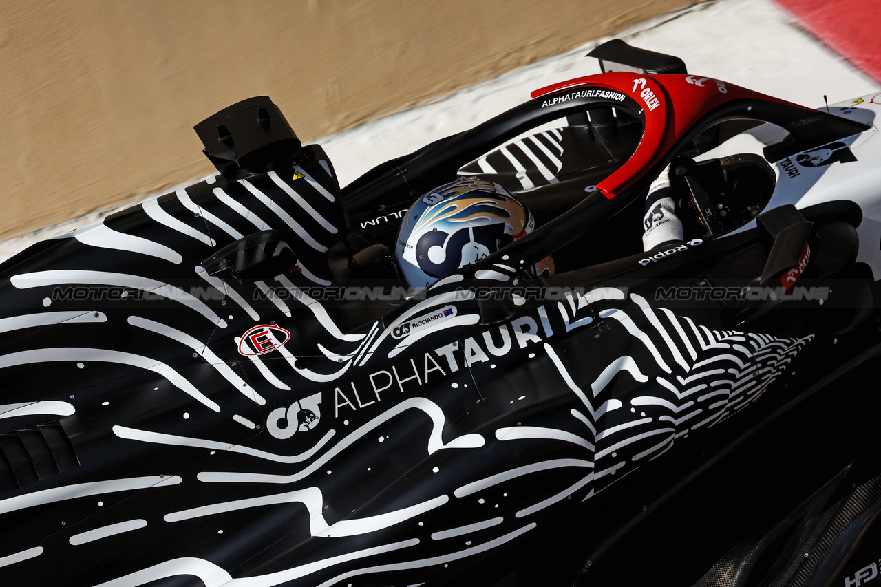 GP ABU DHABI, Daniel Ricciardo (AUS) AlphaTauri AT04.

24.11.2023. Formula 1 World Championship, Rd 23, Abu Dhabi Grand Prix, Yas Marina Circuit, Abu Dhabi, Practice Day.

- www.xpbimages.com, EMail: requests@xpbimages.com © Copyright: Batchelor / XPB Images