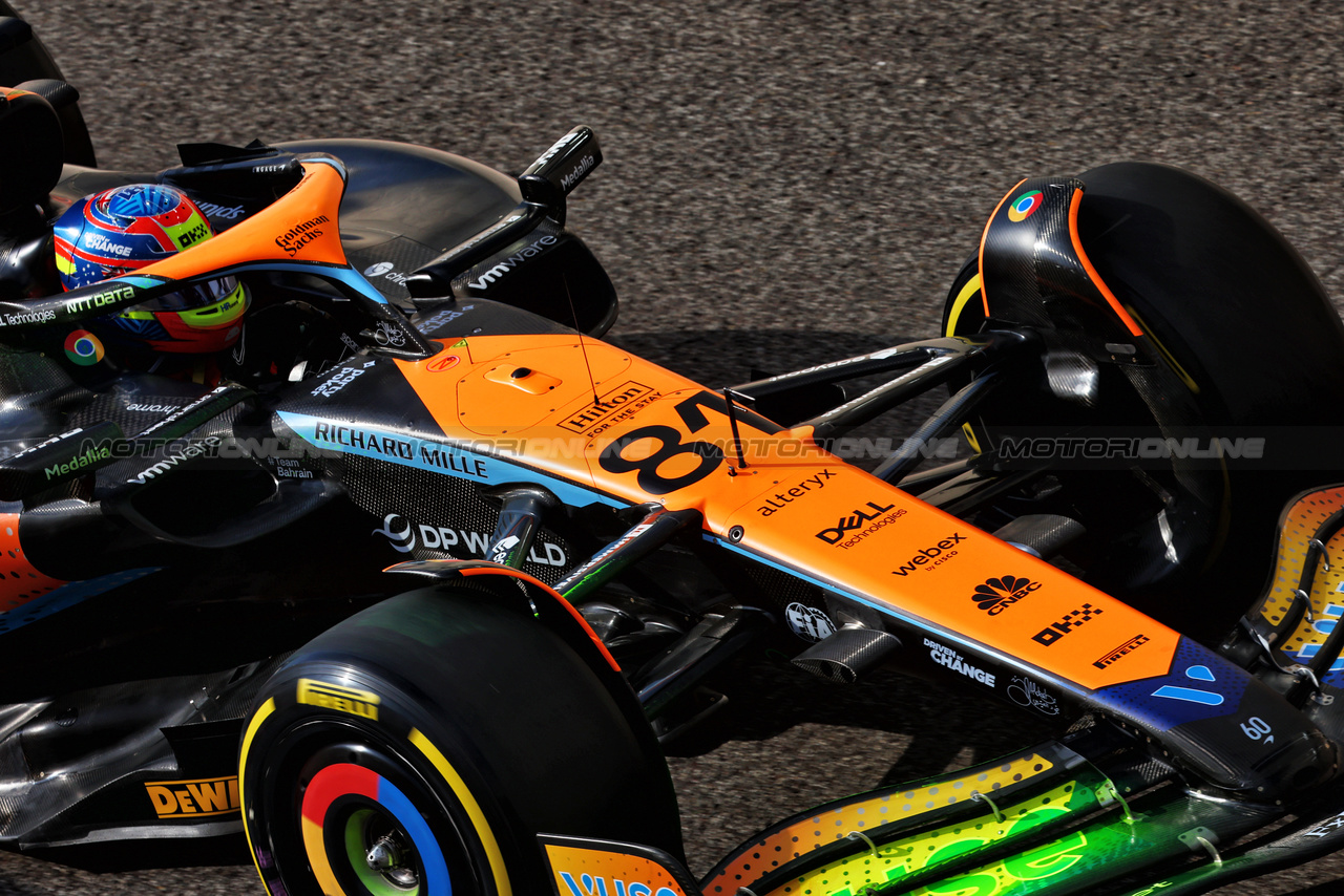 GP ABU DHABI, Oscar Piastri (AUS) McLaren MCL60.

24.11.2023. Formula 1 World Championship, Rd 23, Abu Dhabi Grand Prix, Yas Marina Circuit, Abu Dhabi, Practice Day.

- www.xpbimages.com, EMail: requests@xpbimages.com © Copyright: Batchelor / XPB Images