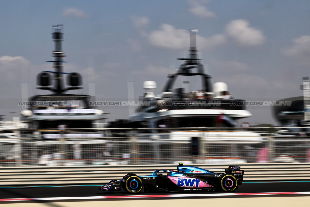 GP ABU DHABI, Pierre Gasly (FRA) Alpine F1 Team A523.

24.11.2023. Formula 1 World Championship, Rd 23, Abu Dhabi Grand Prix, Yas Marina Circuit, Abu Dhabi, Practice Day.

- www.xpbimages.com, EMail: requests@xpbimages.com © Copyright: Charniaux / XPB Images