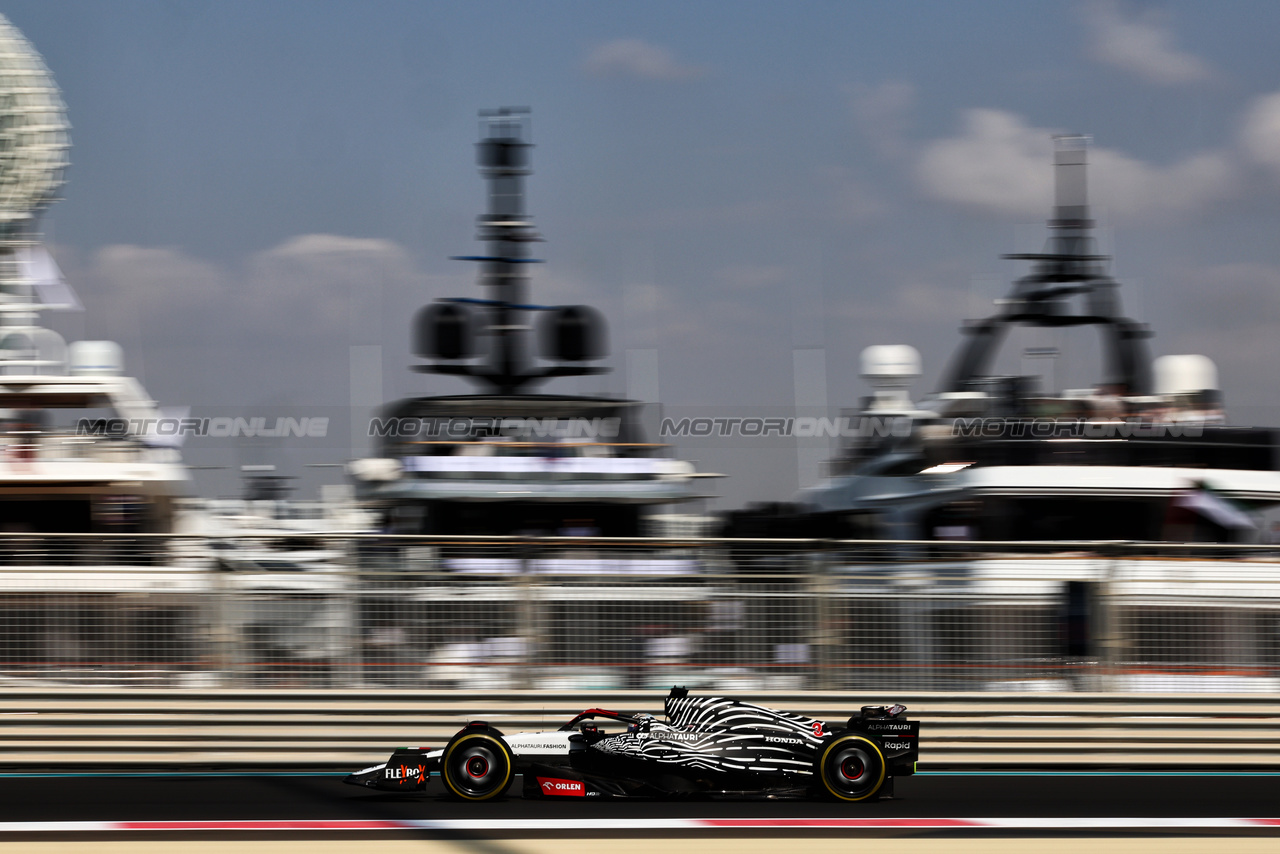 GP ABU DHABI, Daniel Ricciardo (AUS) AlphaTauri AT04.

24.11.2023. Formula 1 World Championship, Rd 23, Abu Dhabi Grand Prix, Yas Marina Circuit, Abu Dhabi, Practice Day.

- www.xpbimages.com, EMail: requests@xpbimages.com © Copyright: Charniaux / XPB Images