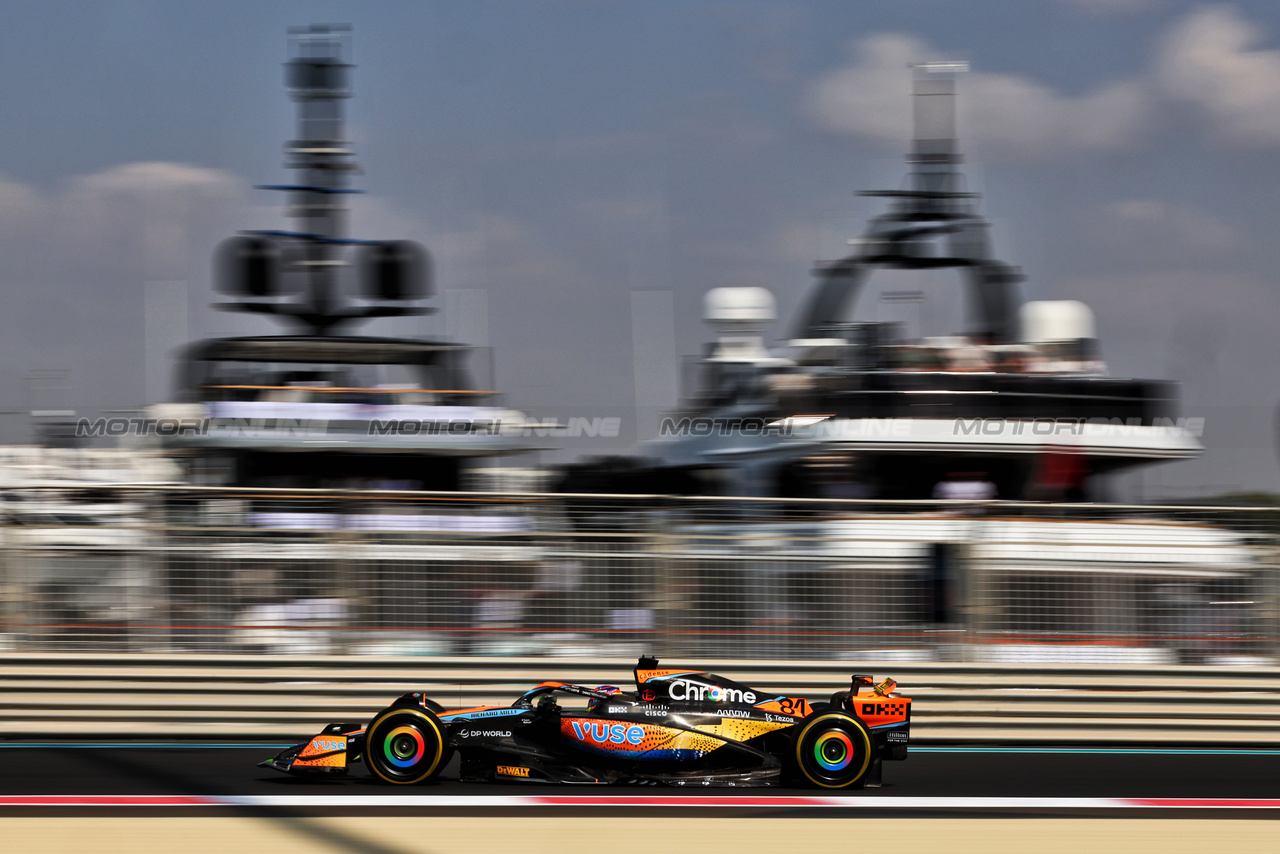 GP ABU DHABI, Oscar Piastri (AUS) McLaren MCL60.

24.11.2023. Formula 1 World Championship, Rd 23, Abu Dhabi Grand Prix, Yas Marina Circuit, Abu Dhabi, Practice Day.

- www.xpbimages.com, EMail: requests@xpbimages.com © Copyright: Charniaux / XPB Images