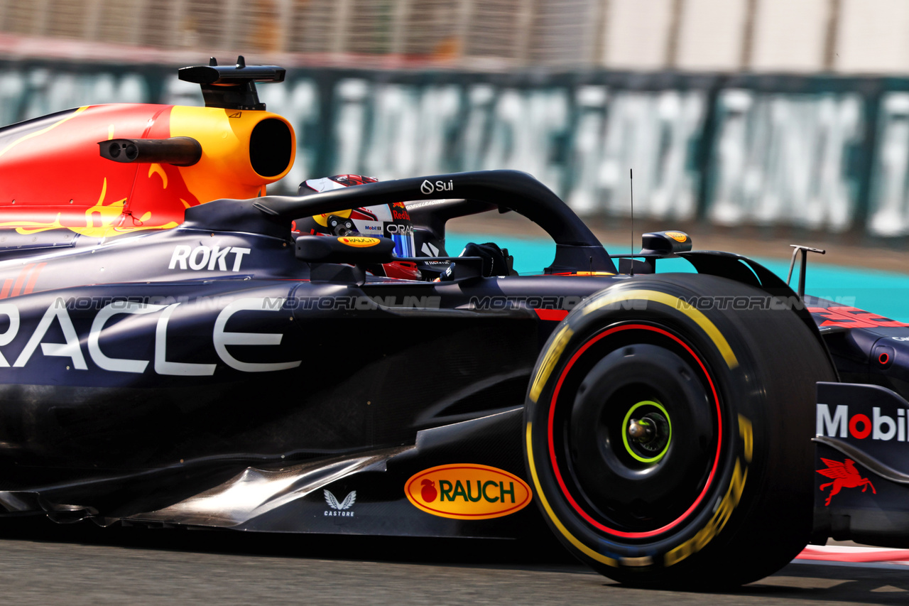 GP ABU DHABI, Jake Dennis (GBR) Red Bull Racing RB19 Test Driver.

24.11.2023. Formula 1 World Championship, Rd 23, Abu Dhabi Grand Prix, Yas Marina Circuit, Abu Dhabi, Practice Day.

 - www.xpbimages.com, EMail: requests@xpbimages.com © Copyright: Coates / XPB Images