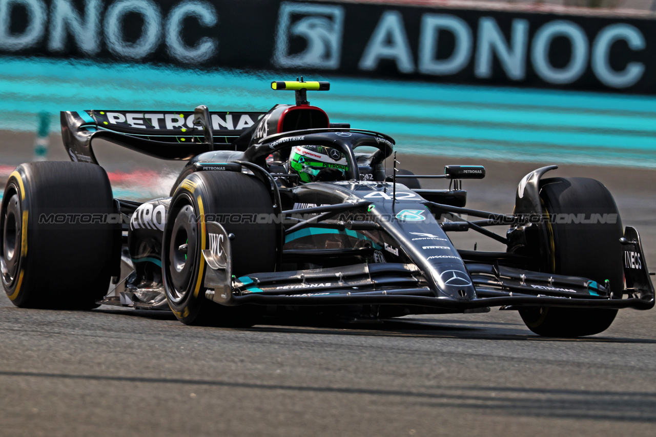 GP ABU DHABI, Frederik Vesti (DEN) Mercedes AMG F1 W14 Test Driver.

24.11.2023. Formula 1 World Championship, Rd 23, Abu Dhabi Grand Prix, Yas Marina Circuit, Abu Dhabi, Practice Day.

 - www.xpbimages.com, EMail: requests@xpbimages.com © Copyright: Coates / XPB Images