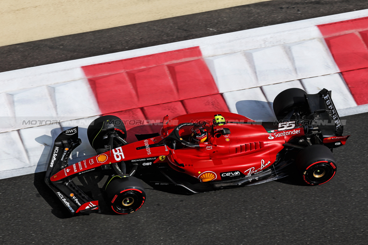 GP ABU DHABI, Carlos Sainz Jr (ESP) Ferrari SF-23.

24.11.2023. Formula 1 World Championship, Rd 23, Abu Dhabi Grand Prix, Yas Marina Circuit, Abu Dhabi, Practice Day.

- www.xpbimages.com, EMail: requests@xpbimages.com © Copyright: Moy / XPB Images