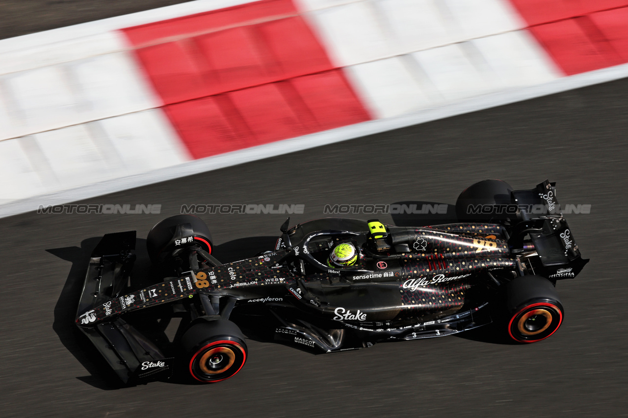 GP ABU DHABI, Theo Pourchaire (FRA) Alfa Romeo F1 Team C43 Reserve Driver.

24.11.2023. Formula 1 World Championship, Rd 23, Abu Dhabi Grand Prix, Yas Marina Circuit, Abu Dhabi, Practice Day.

- www.xpbimages.com, EMail: requests@xpbimages.com © Copyright: Moy / XPB Images