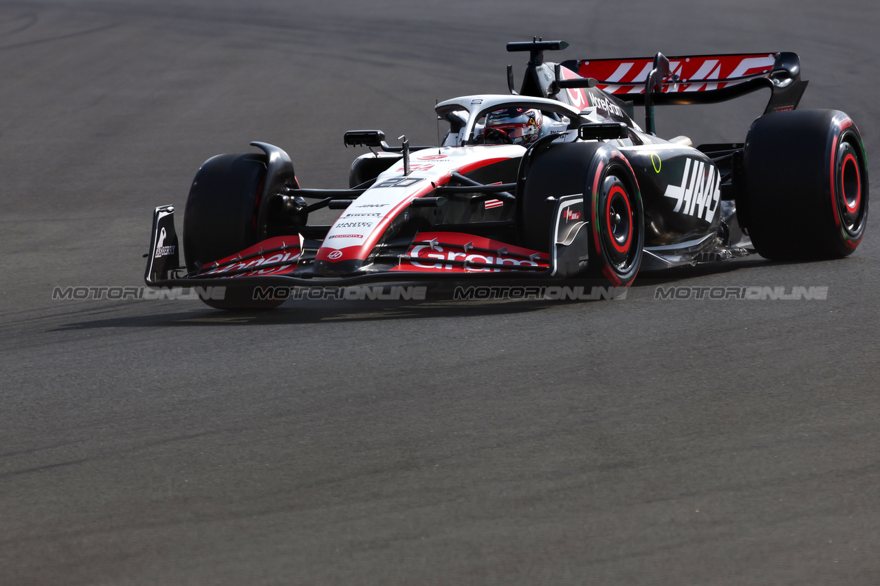 GP ABU DHABI, Kevin Magnussen (DEN) Haas VF-23.

24.11.2023. Formula 1 World Championship, Rd 23, Abu Dhabi Grand Prix, Yas Marina Circuit, Abu Dhabi, Practice Day.

- www.xpbimages.com, EMail: requests@xpbimages.com © Copyright: Charniaux / XPB Images