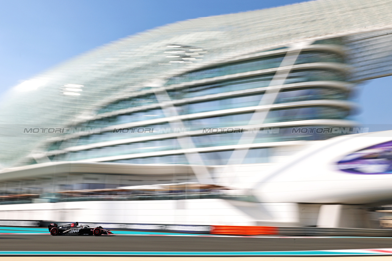 GP ABU DHABI, Kevin Magnussen (DEN) Haas VF-23.

24.11.2023. Formula 1 World Championship, Rd 23, Abu Dhabi Grand Prix, Yas Marina Circuit, Abu Dhabi, Practice Day.

 - www.xpbimages.com, EMail: requests@xpbimages.com © Copyright: Coates / XPB Images
