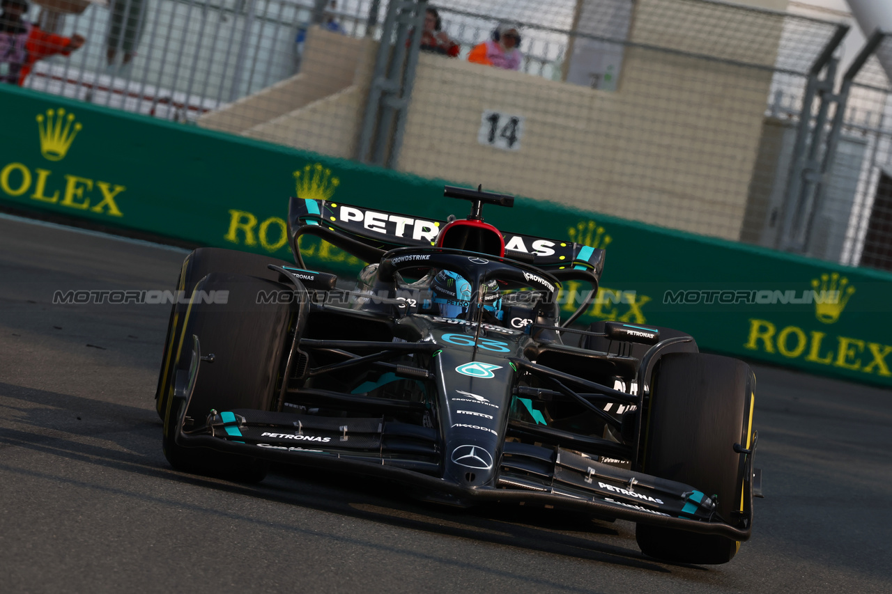 GP ABU DHABI, George Russell (GBR) Mercedes AMG F1 W14.

24.11.2023. Formula 1 World Championship, Rd 23, Abu Dhabi Grand Prix, Yas Marina Circuit, Abu Dhabi, Practice Day.

 - www.xpbimages.com, EMail: requests@xpbimages.com © Copyright: Coates / XPB Images