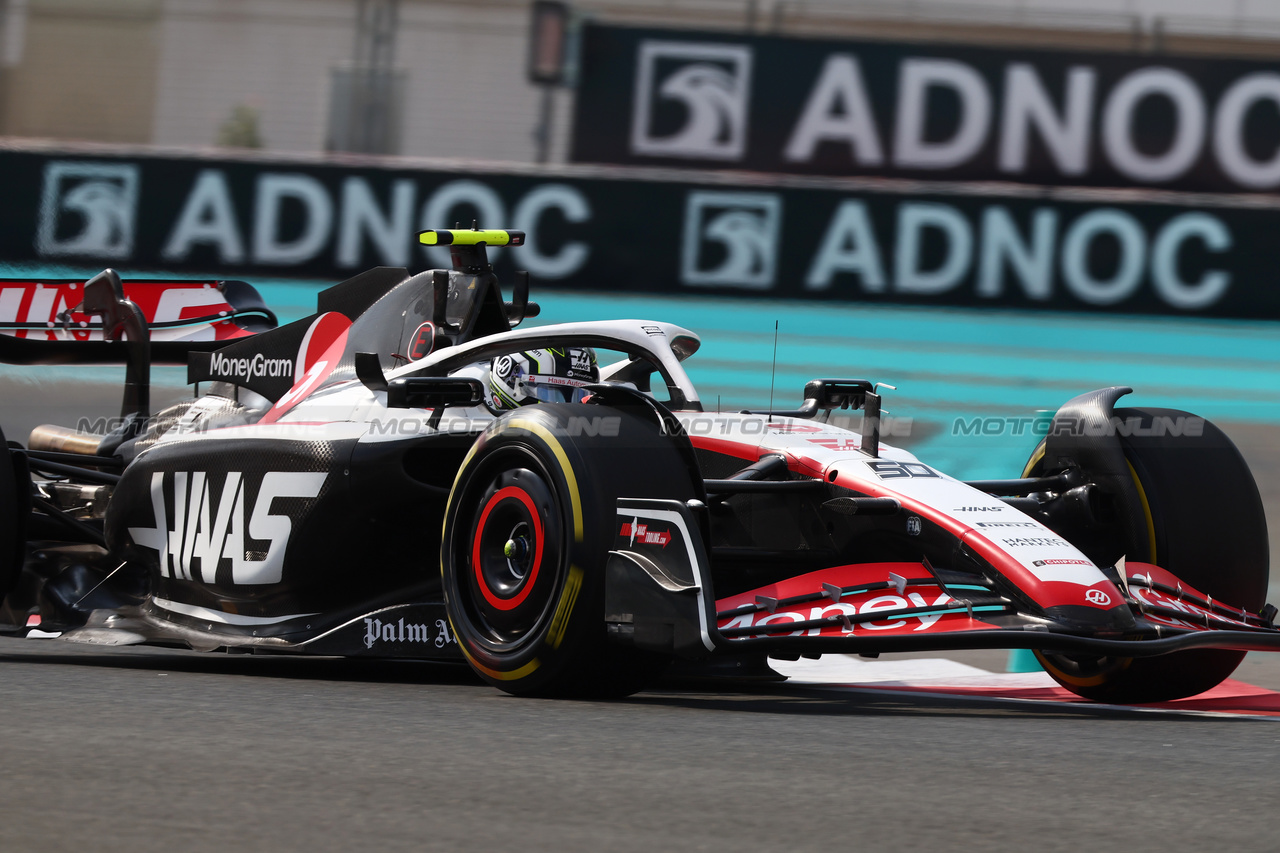 GP ABU DHABI, Oliver Bearman (GBR) Haas VF-23 Test Driver.

24.11.2023. Formula 1 World Championship, Rd 23, Abu Dhabi Grand Prix, Yas Marina Circuit, Abu Dhabi, Practice Day.

 - www.xpbimages.com, EMail: requests@xpbimages.com © Copyright: Coates / XPB Images