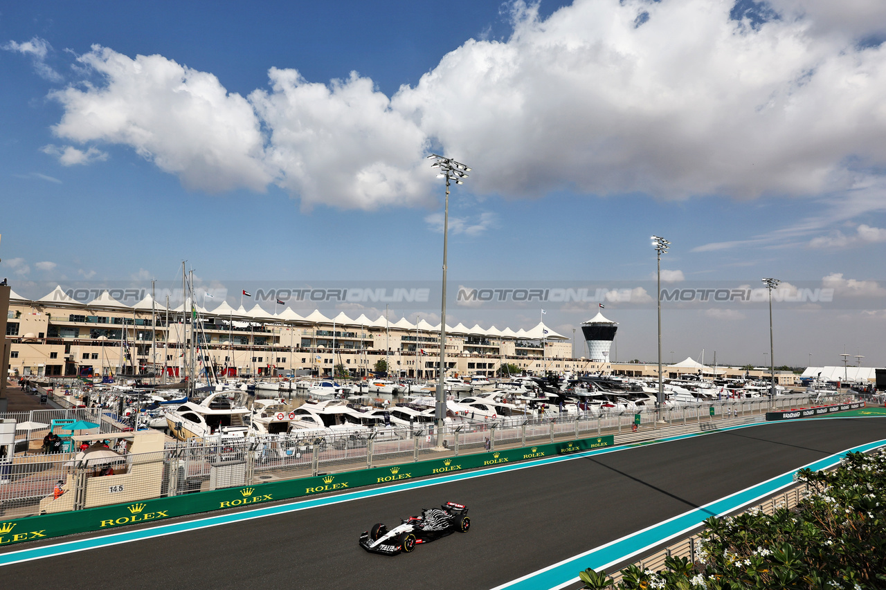 GP ABU DHABI, Daniel Ricciardo (AUS) AlphaTauri AT04.

24.11.2023. Formula 1 World Championship, Rd 23, Abu Dhabi Grand Prix, Yas Marina Circuit, Abu Dhabi, Practice Day.

- www.xpbimages.com, EMail: requests@xpbimages.com © Copyright: Moy / XPB Images