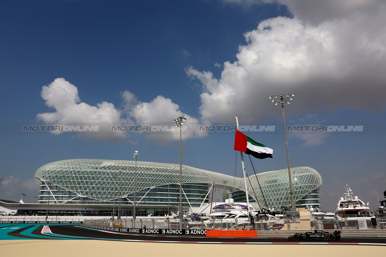 GP ABU DHABI, Frederik Vesti (DEN) Mercedes AMG F1 W14 Test Driver.

24.11.2023. Formula 1 World Championship, Rd 23, Abu Dhabi Grand Prix, Yas Marina Circuit, Abu Dhabi, Practice Day.

- www.xpbimages.com, EMail: requests@xpbimages.com © Copyright: Charniaux / XPB Images