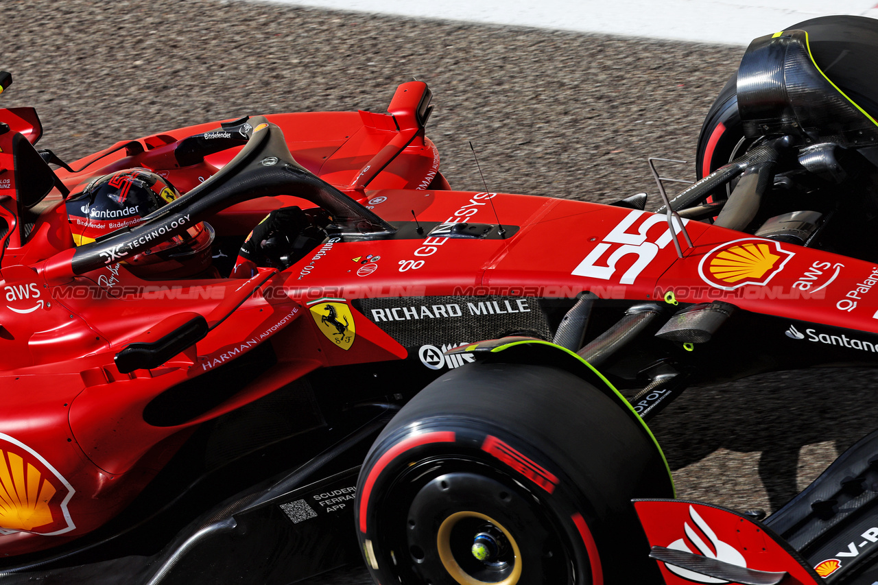 GP ABU DHABI, Carlos Sainz Jr (ESP) Ferrari SF-23.

24.11.2023. Formula 1 World Championship, Rd 23, Abu Dhabi Grand Prix, Yas Marina Circuit, Abu Dhabi, Practice Day.

- www.xpbimages.com, EMail: requests@xpbimages.com © Copyright: Batchelor / XPB Images