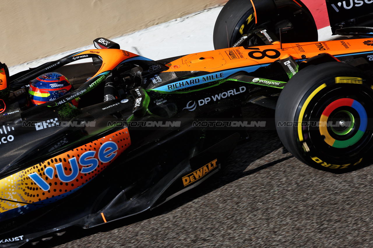 GP ABU DHABI, Oscar Piastri (AUS) McLaren MCL60.

24.11.2023. Formula 1 World Championship, Rd 23, Abu Dhabi Grand Prix, Yas Marina Circuit, Abu Dhabi, Practice Day.

- www.xpbimages.com, EMail: requests@xpbimages.com © Copyright: Batchelor / XPB Images