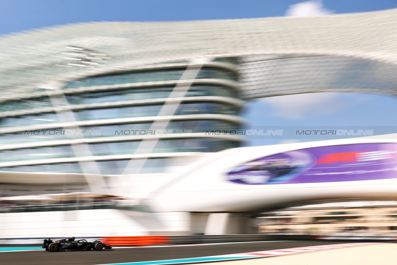 GP ABU DHABI, Theo Pourchaire (FRA) Alfa Romeo F1 Team C43 Reserve Driver.

24.11.2023. Formula 1 World Championship, Rd 23, Abu Dhabi Grand Prix, Yas Marina Circuit, Abu Dhabi, Practice Day.

 - www.xpbimages.com, EMail: requests@xpbimages.com © Copyright: Coates / XPB Images