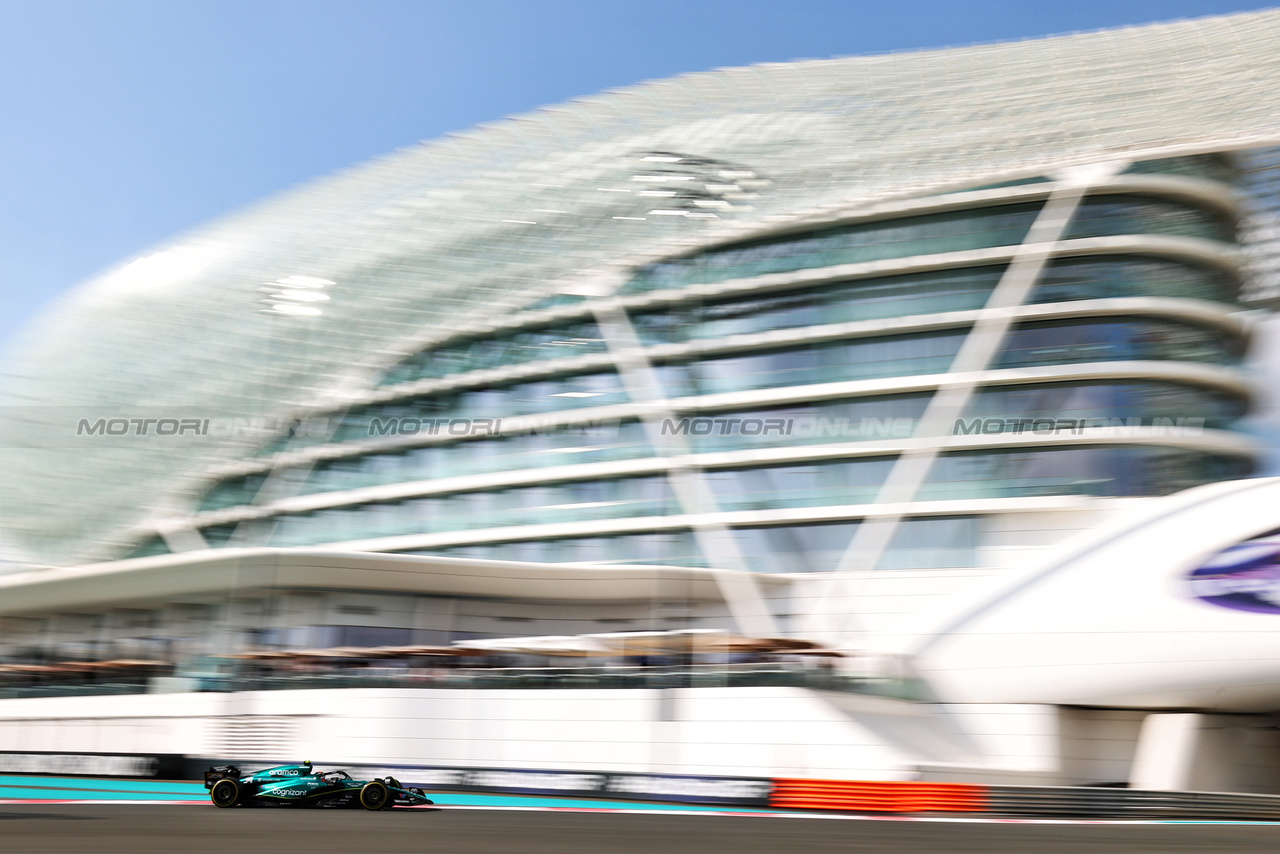 GP ABU DHABI, Felipe Drugovich (BRA) Aston Martin F1 Team AMR23, Reserve e Development Programme Driver.

24.11.2023. Formula 1 World Championship, Rd 23, Abu Dhabi Grand Prix, Yas Marina Circuit, Abu Dhabi, Practice Day.

 - www.xpbimages.com, EMail: requests@xpbimages.com © Copyright: Coates / XPB Images