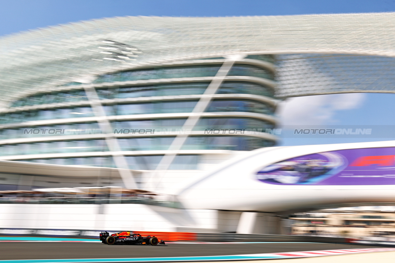 GP ABU DHABI, Isack Hadjar (FRA) Red Bull Racing RB19 Test Driver.

24.11.2023. Formula 1 World Championship, Rd 23, Abu Dhabi Grand Prix, Yas Marina Circuit, Abu Dhabi, Practice Day.

 - www.xpbimages.com, EMail: requests@xpbimages.com © Copyright: Coates / XPB Images