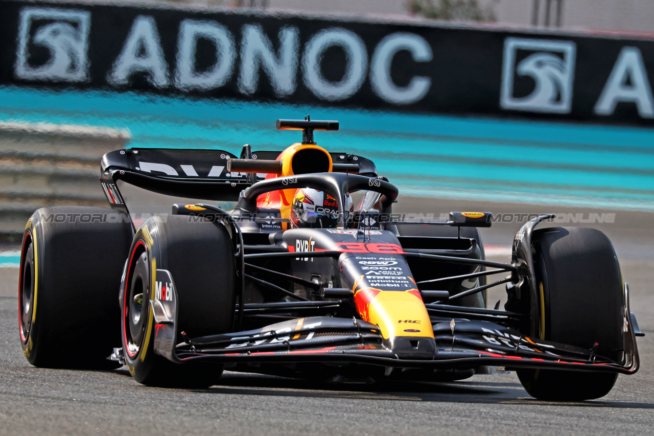 GP ABU DHABI, Jake Dennis (GBR) Red Bull Racing RB19 Test Driver.

24.11.2023. Formula 1 World Championship, Rd 23, Abu Dhabi Grand Prix, Yas Marina Circuit, Abu Dhabi, Practice Day.

 - www.xpbimages.com, EMail: requests@xpbimages.com © Copyright: Coates / XPB Images