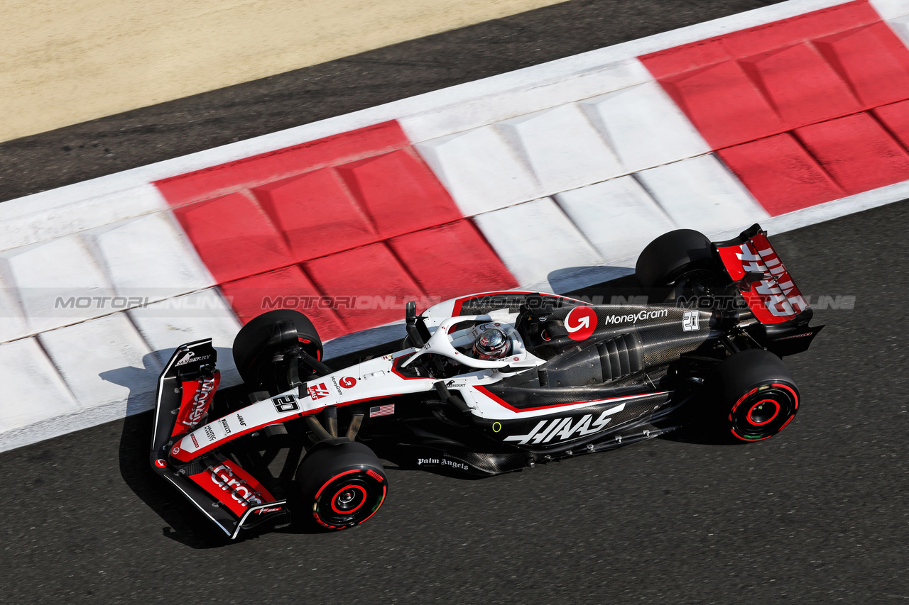 GP ABU DHABI, Kevin Magnussen (DEN) Haas VF-23.

24.11.2023. Formula 1 World Championship, Rd 23, Abu Dhabi Grand Prix, Yas Marina Circuit, Abu Dhabi, Practice Day.

- www.xpbimages.com, EMail: requests@xpbimages.com © Copyright: Moy / XPB Images