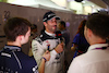 GP ABU DHABI, Daniel Ricciardo (AUS) AlphaTauri with the media.
24.11.2023. Formula 1 World Championship, Rd 23, Abu Dhabi Grand Prix, Yas Marina Circuit, Abu Dhabi, Practice Day.
 - www.xpbimages.com, EMail: requests@xpbimages.com © Copyright: Coates / XPB Images