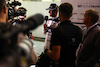GP ABU DHABI, Daniel Ricciardo (AUS) AlphaTauri with the media.
24.11.2023. Formula 1 World Championship, Rd 23, Abu Dhabi Grand Prix, Yas Marina Circuit, Abu Dhabi, Practice Day.
 - www.xpbimages.com, EMail: requests@xpbimages.com © Copyright: Coates / XPB Images